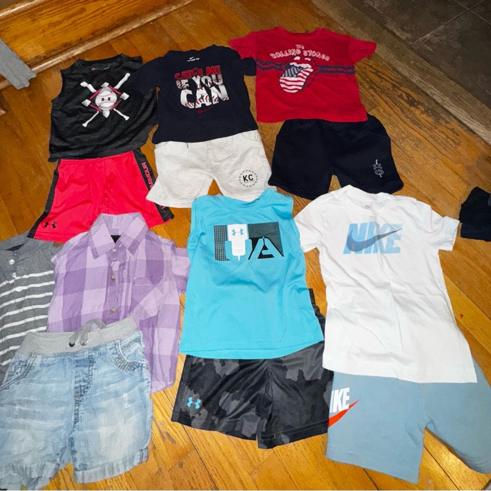 Boys Nike 3T clothes lot